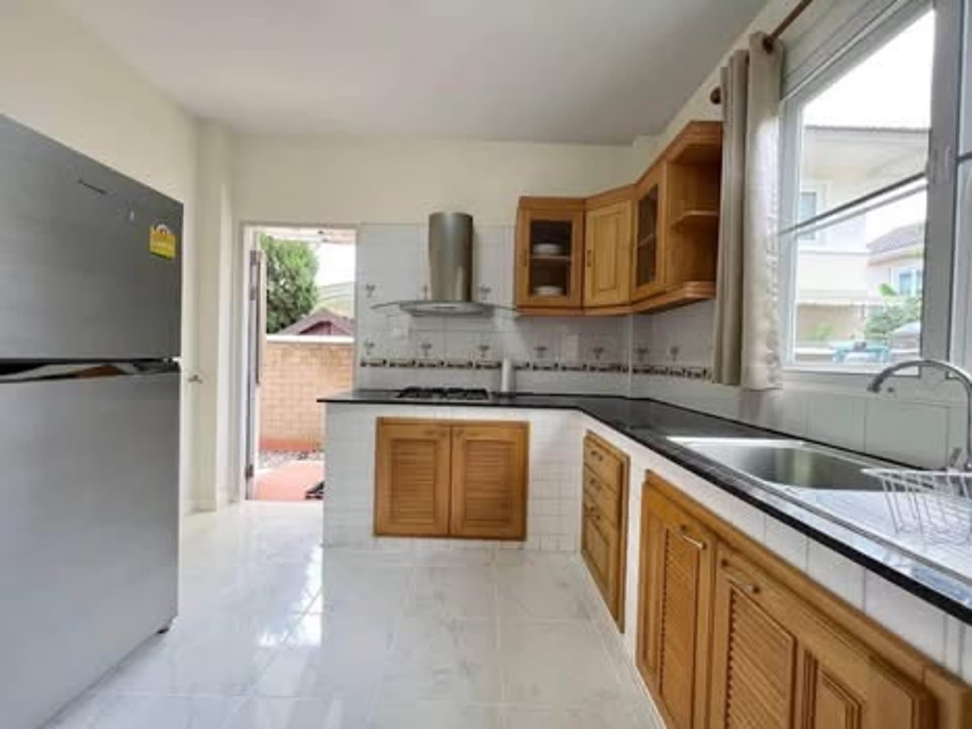 4 Bed House for Rent in Hang Dong - Image 9