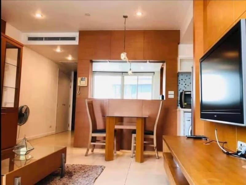 Condo for Sale w/Tenant at Manhattan Chit Lom