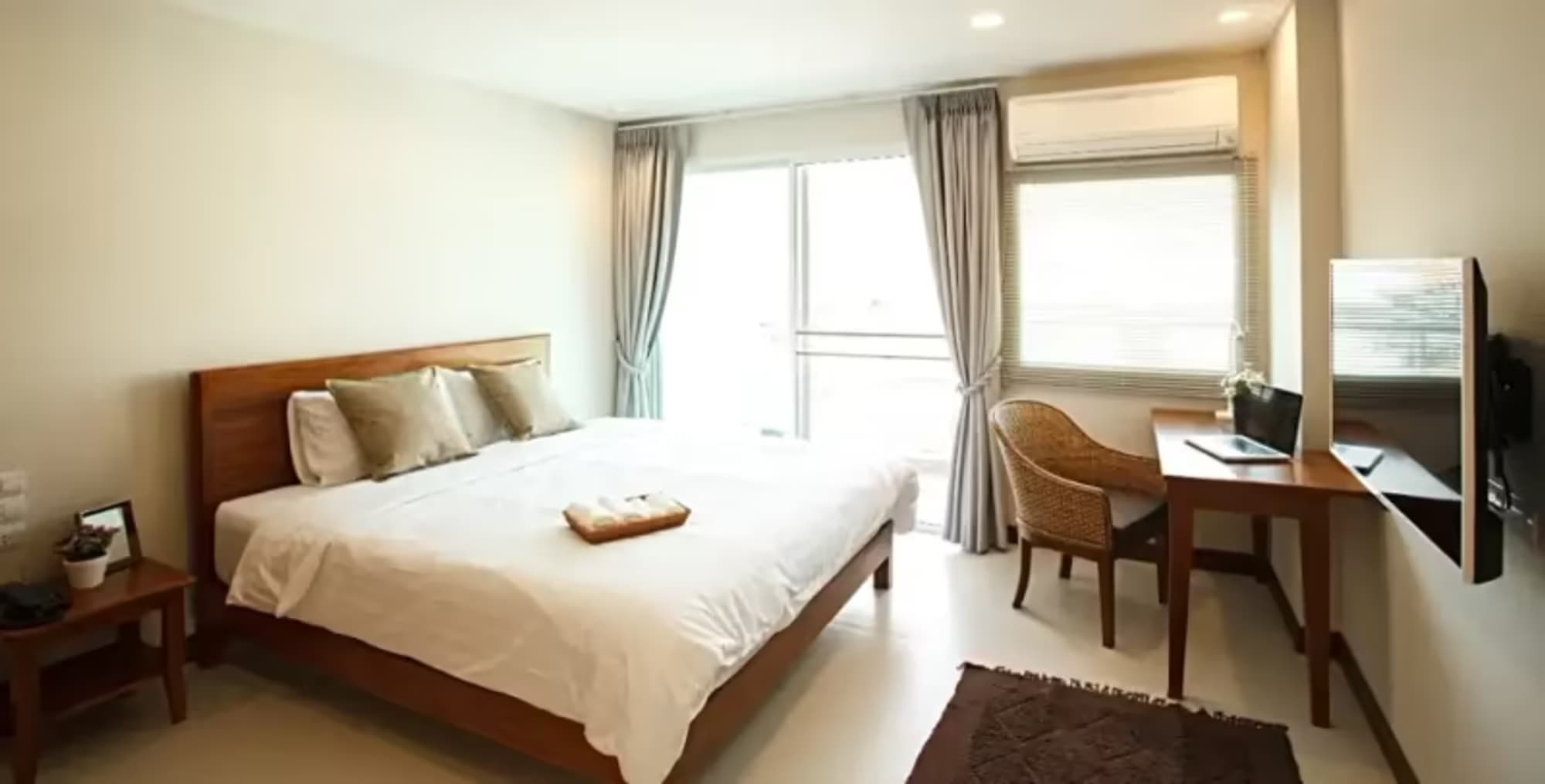 1 Bedroom Condo - Image 1