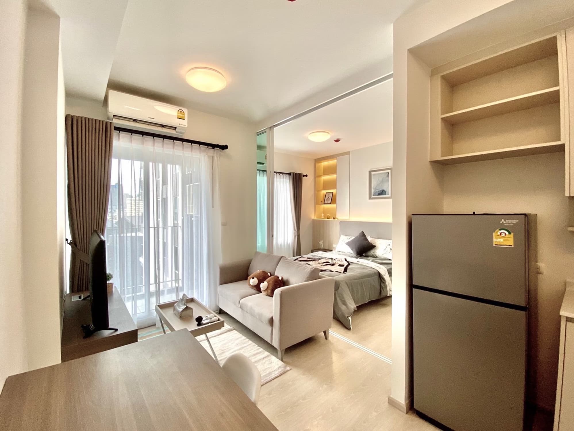 1 ห้องนอน Condo สำหรับ จำหน่าย ใกล้ Huai Khwang MRT - Image 1