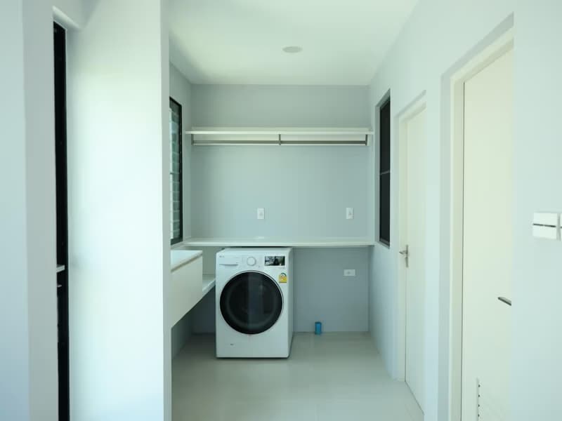 5 Bed House for Rent and Sale in Saphan Sung