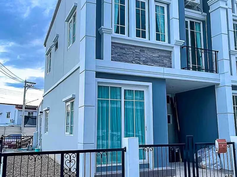 Golden Town Ruamchok