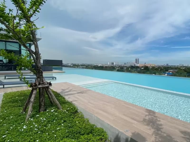 1 Bedroom Condo