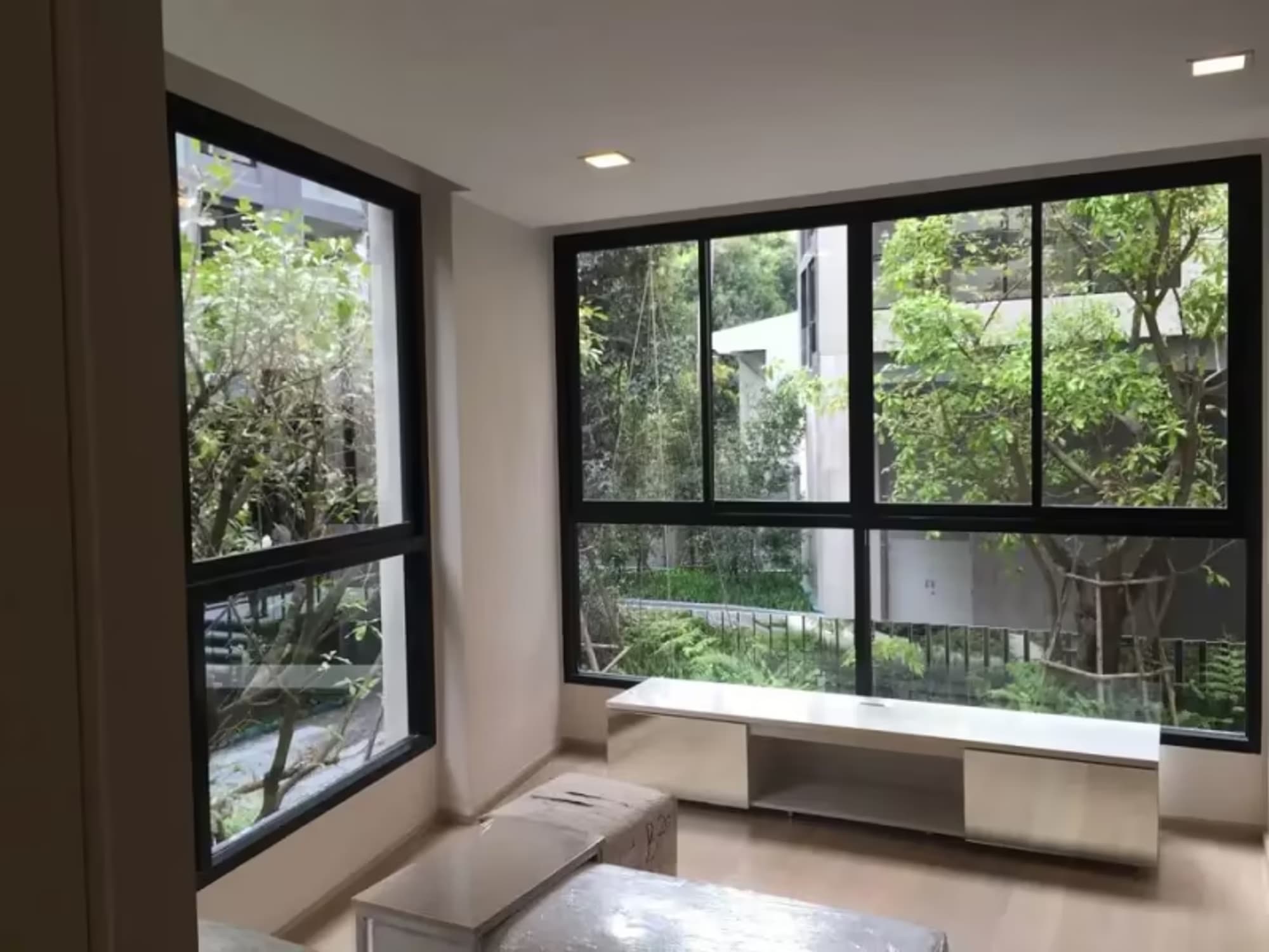1 Bedroom Condo - Image 1