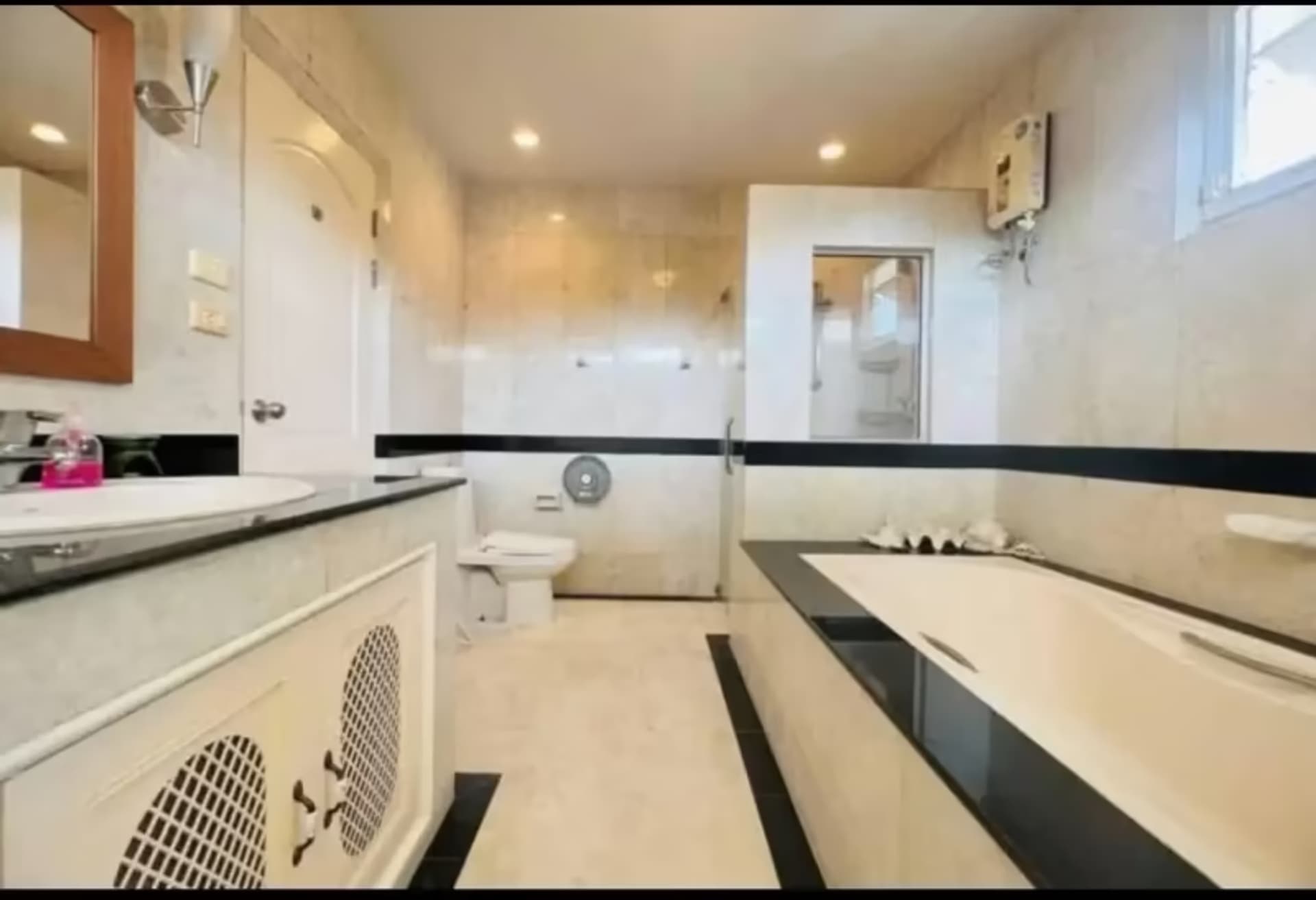 4 Bedroom House - Image 36