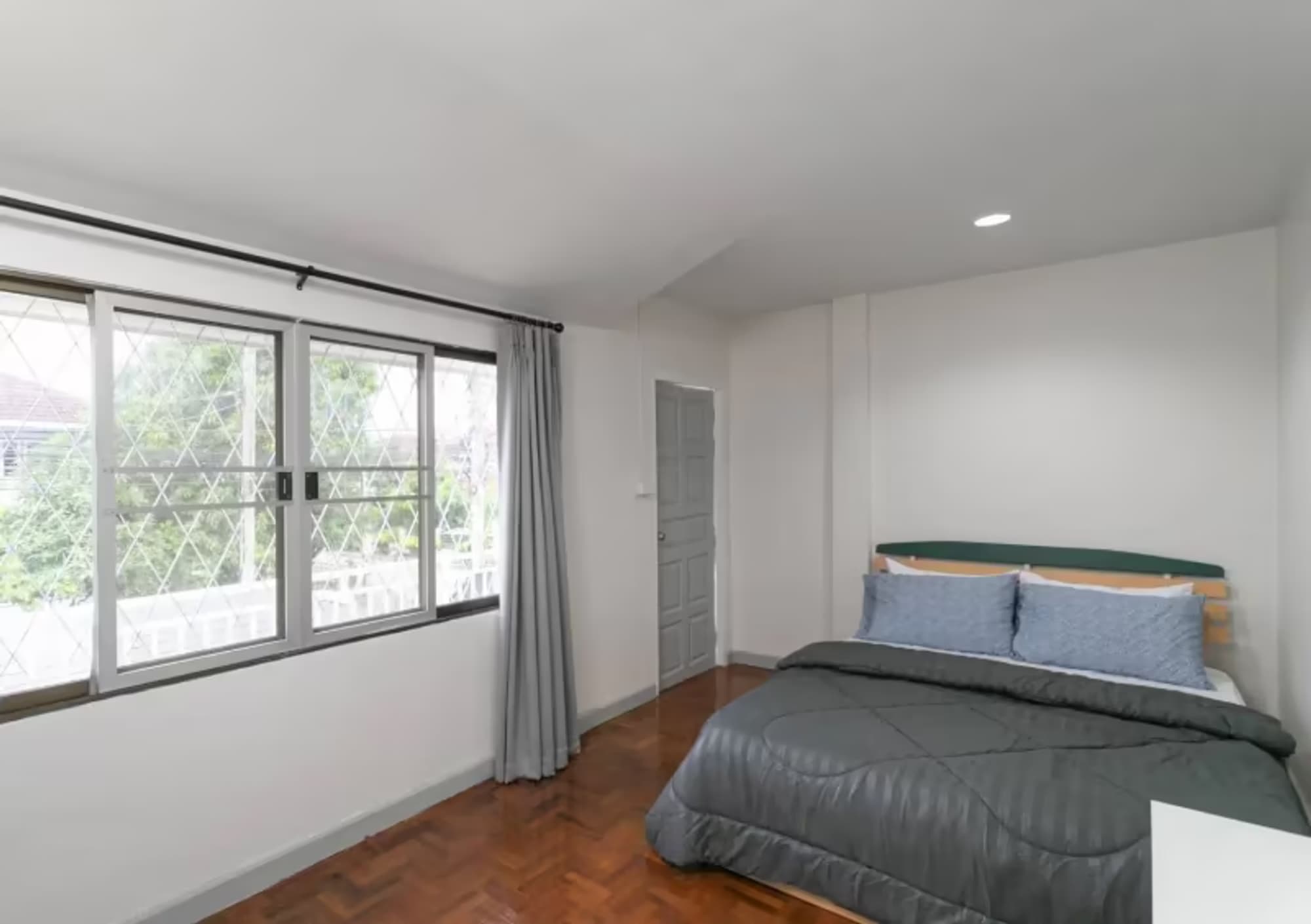 2 Bedroom House - Image 2