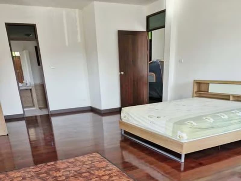 6 Bed House for Rent in Hang Dong