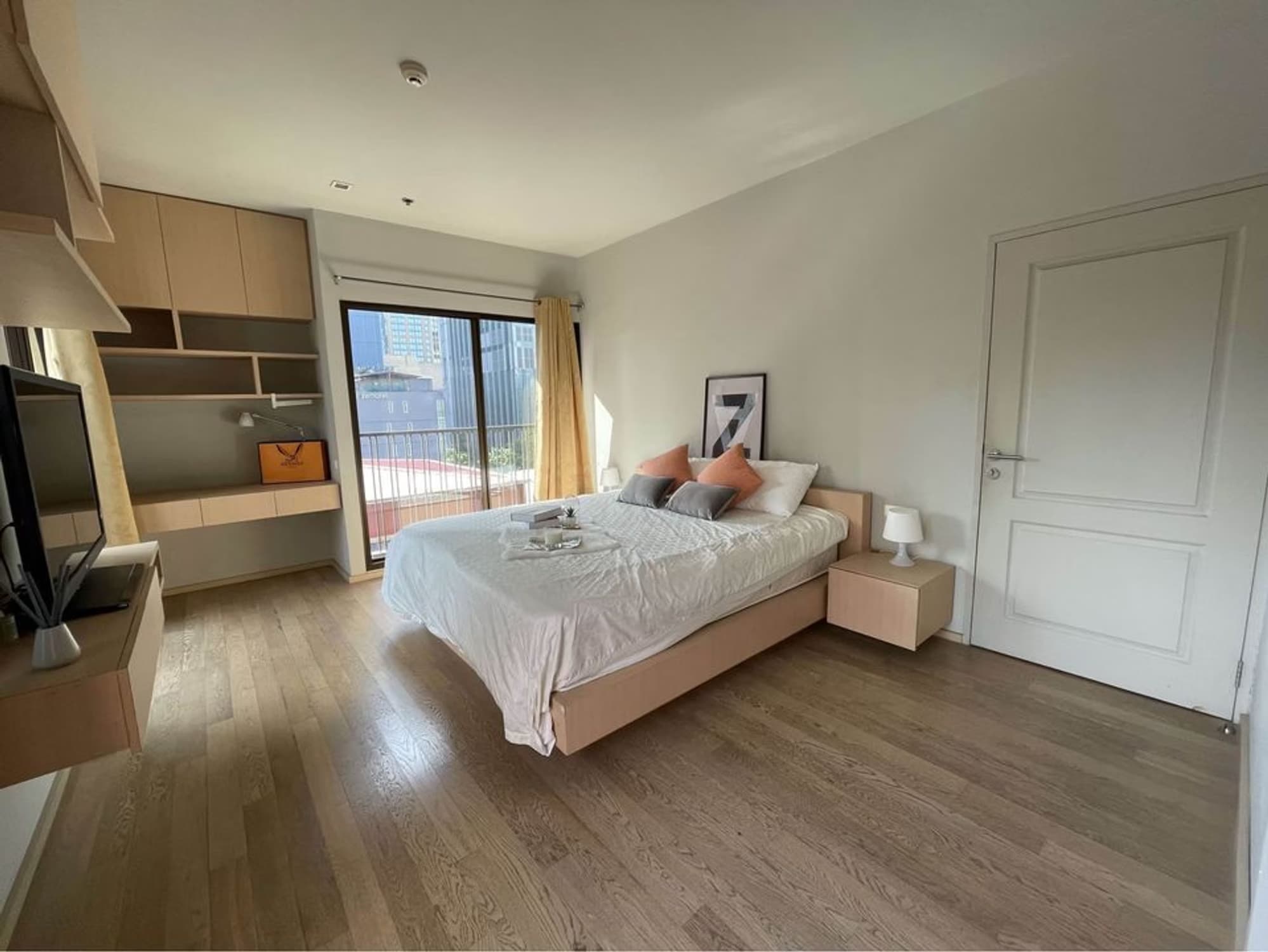 Condo for Rent at Noble Refine - Image 5
