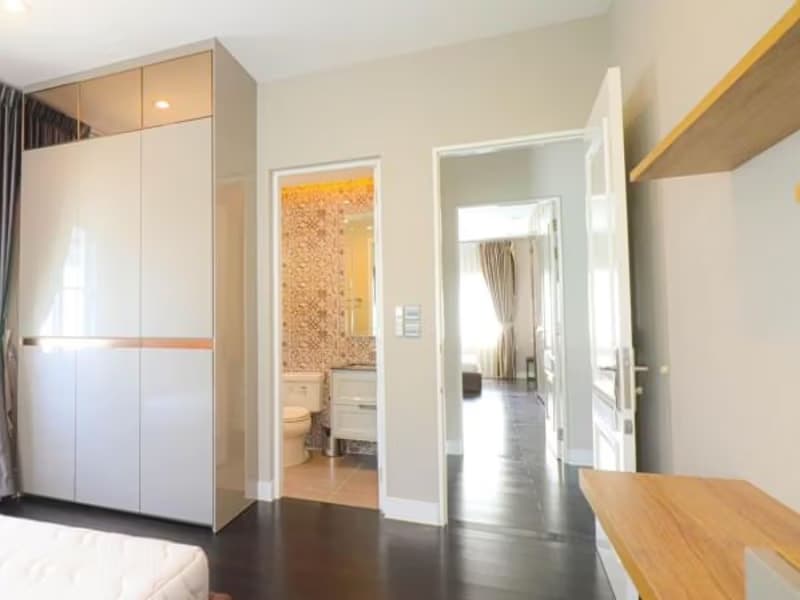 4 Bed House for Rent and Sale in Bang Na