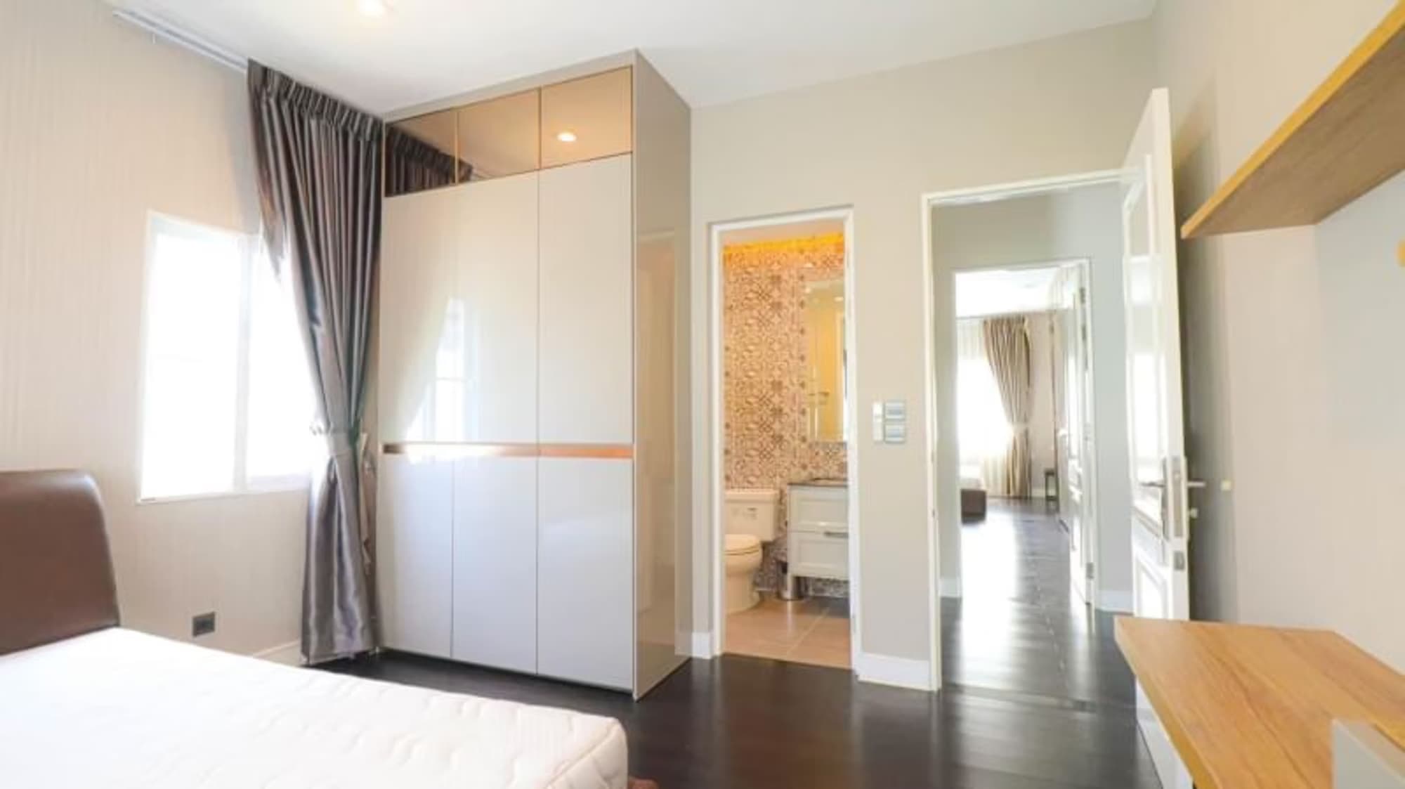 4 Bed House for Rent and Sale in Bang Na - Image 4