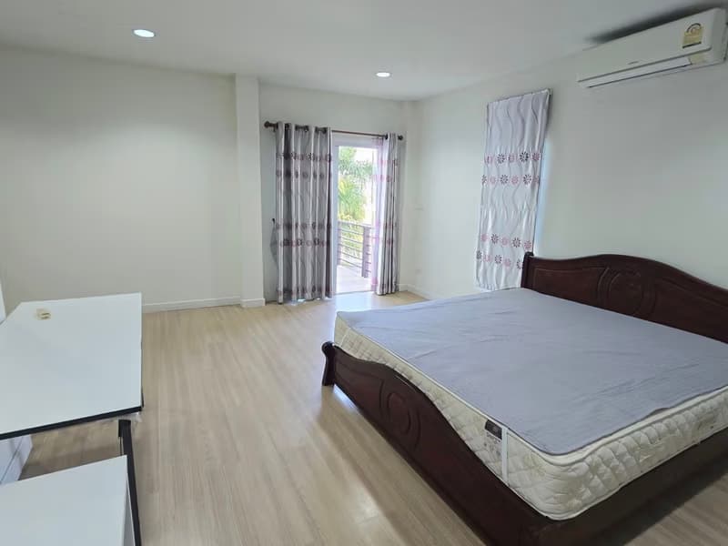 4 Bed House for Rent in San Kamphaeng