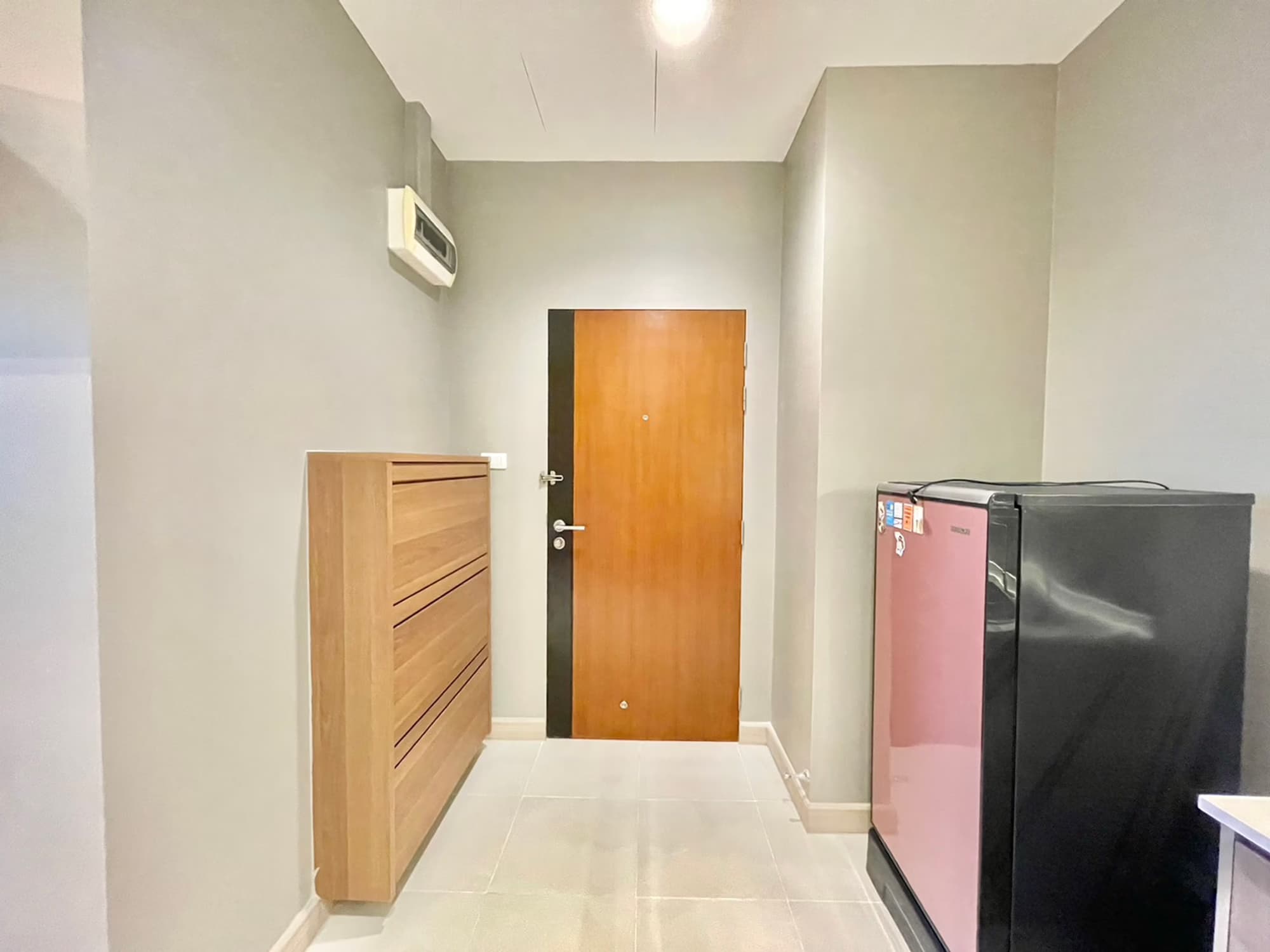 Condo for Sale at Intro Condominium - Image 4