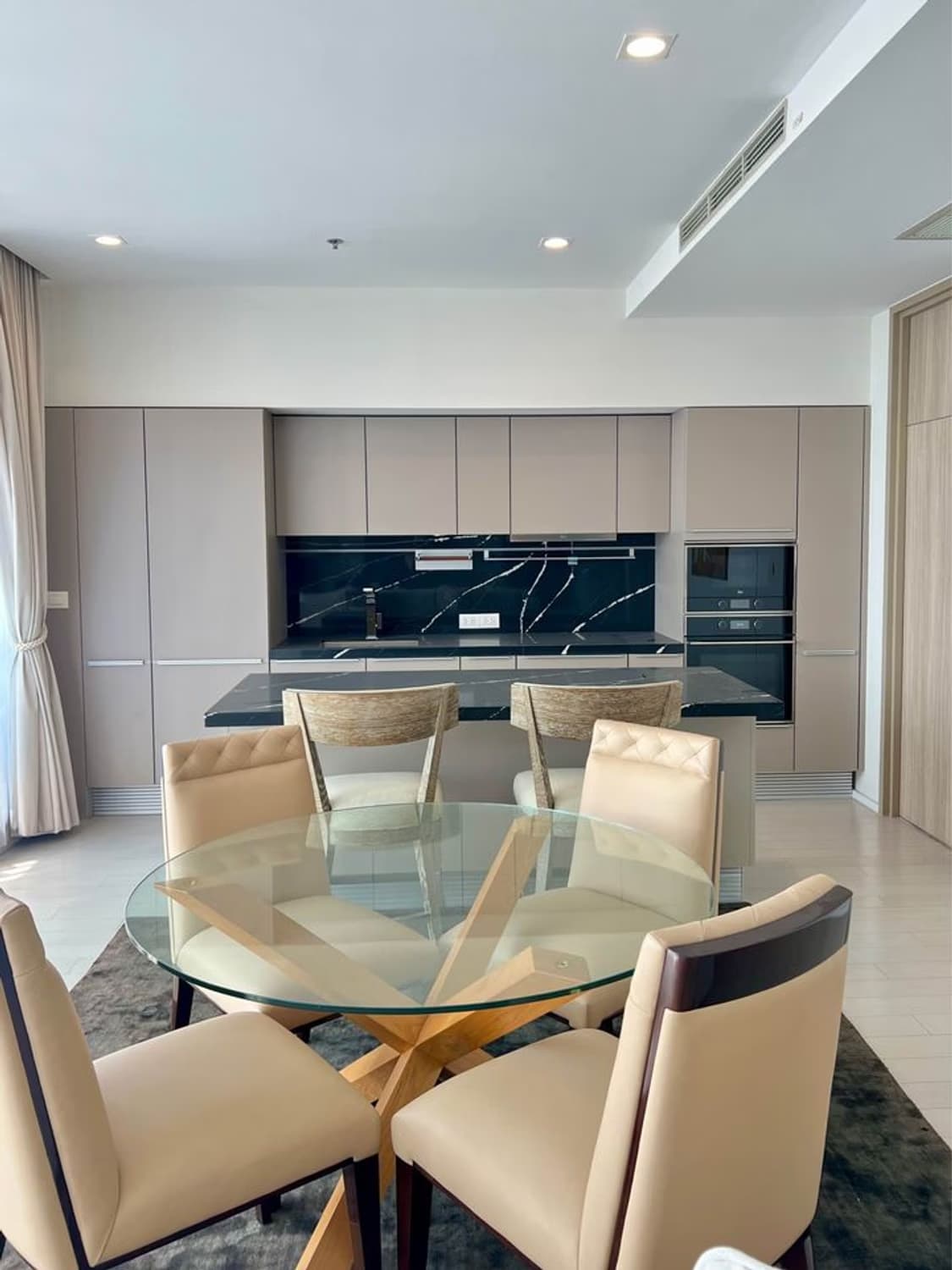 Condo for Rent at Noble Ploenchit - Image 3