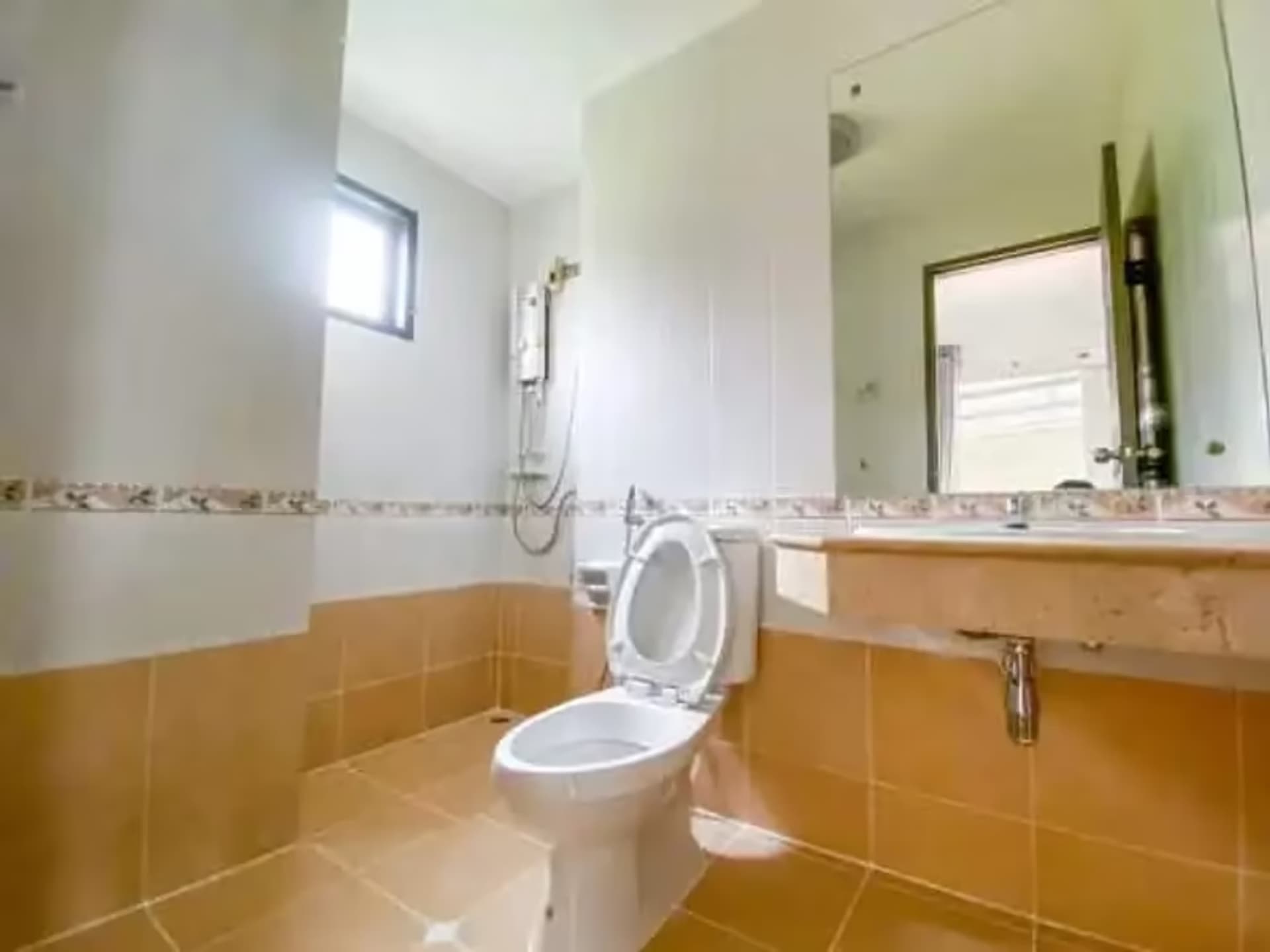 4 Bedroom House - Image 7