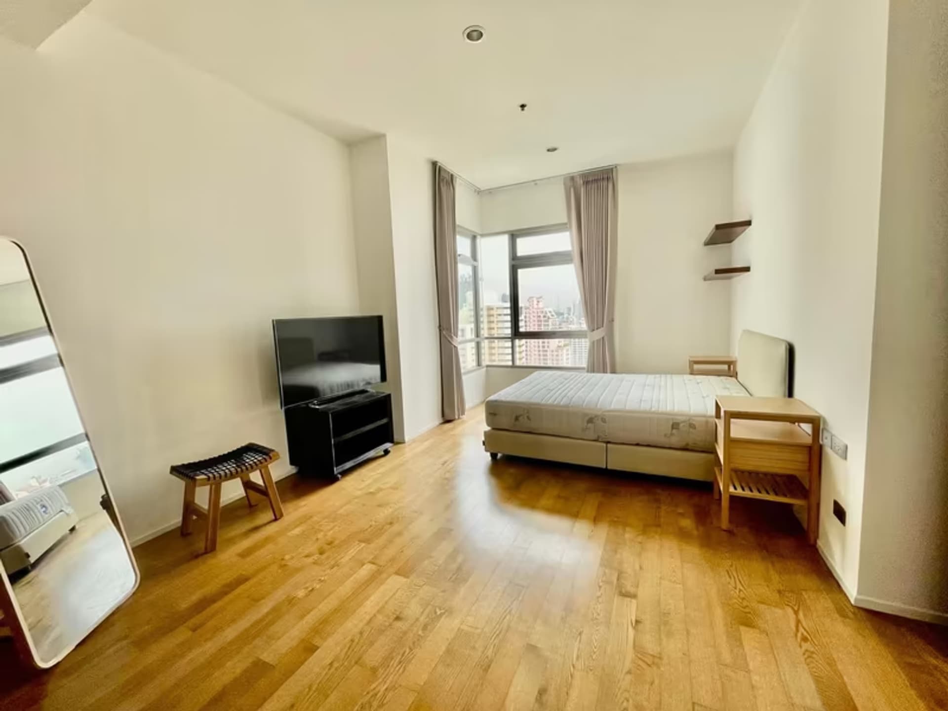 3 Bedroom Condo for Rent at The Madison - Image 7