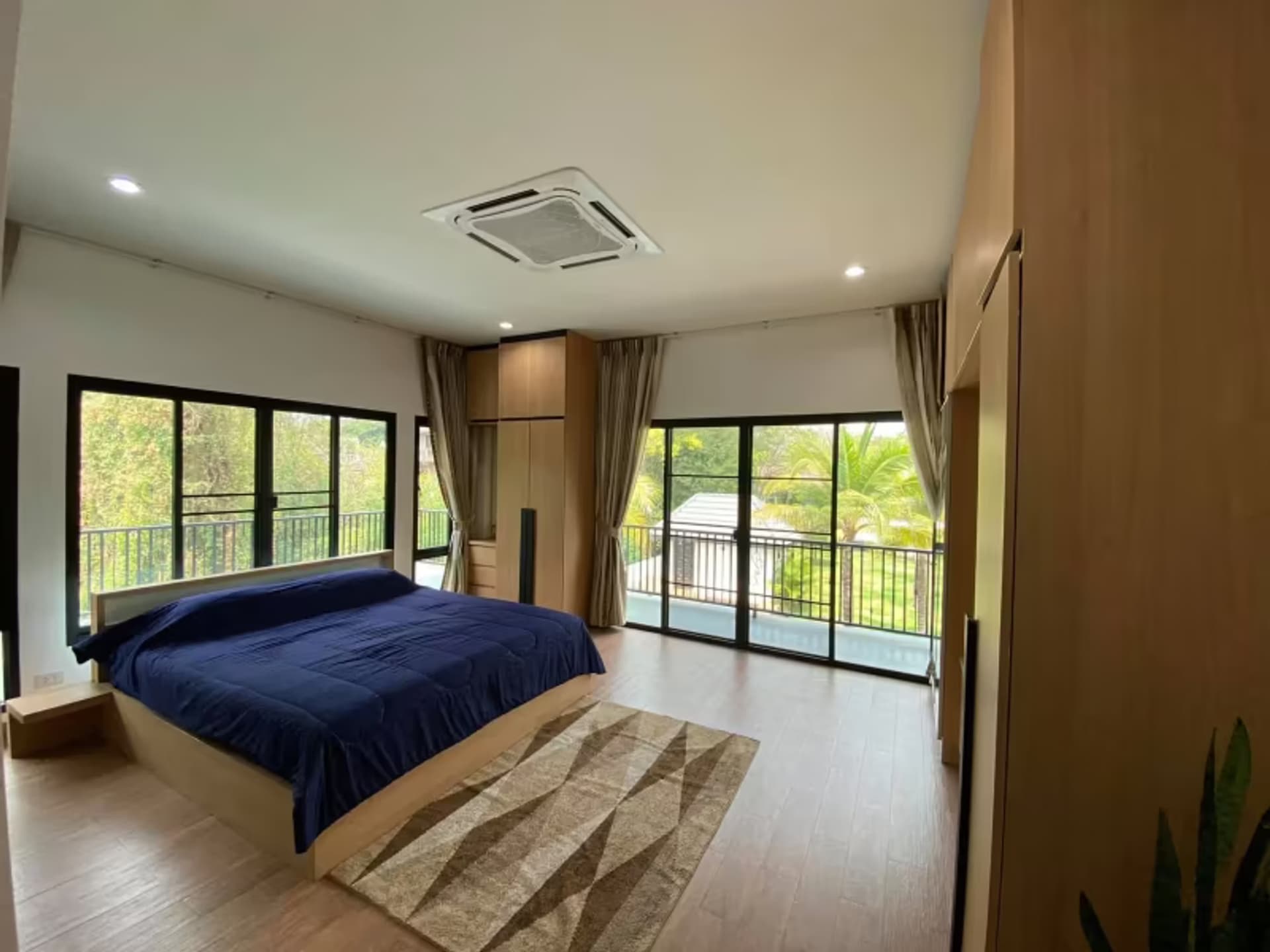 5 Bedroom House - Image 7