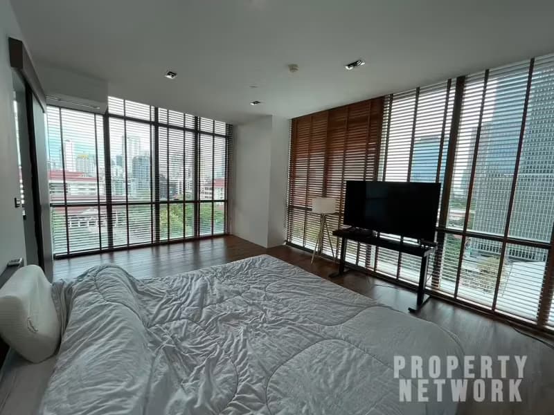  Condo for Sale at The Room Sukhumvit 21