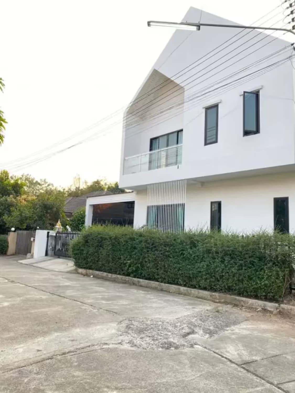 4 Bedroom House - Image 2