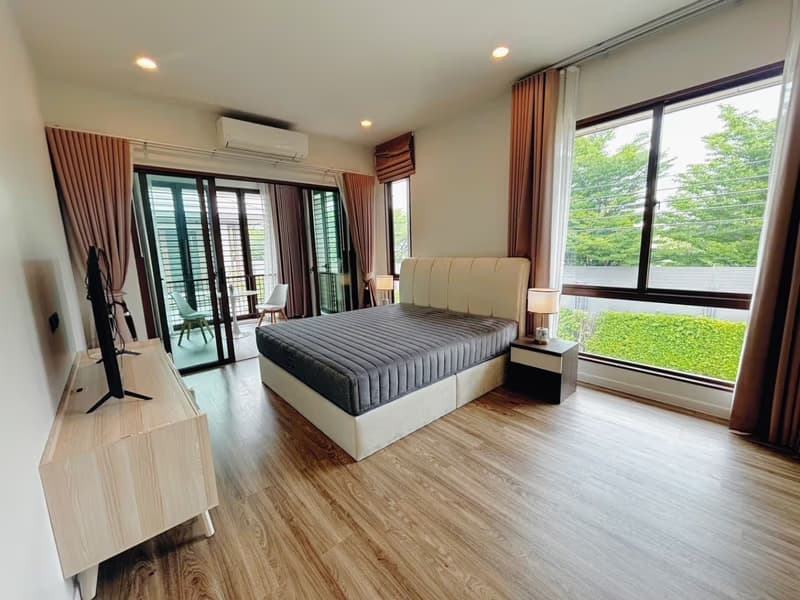 4 Bed House for Rent in Bang Kapi
