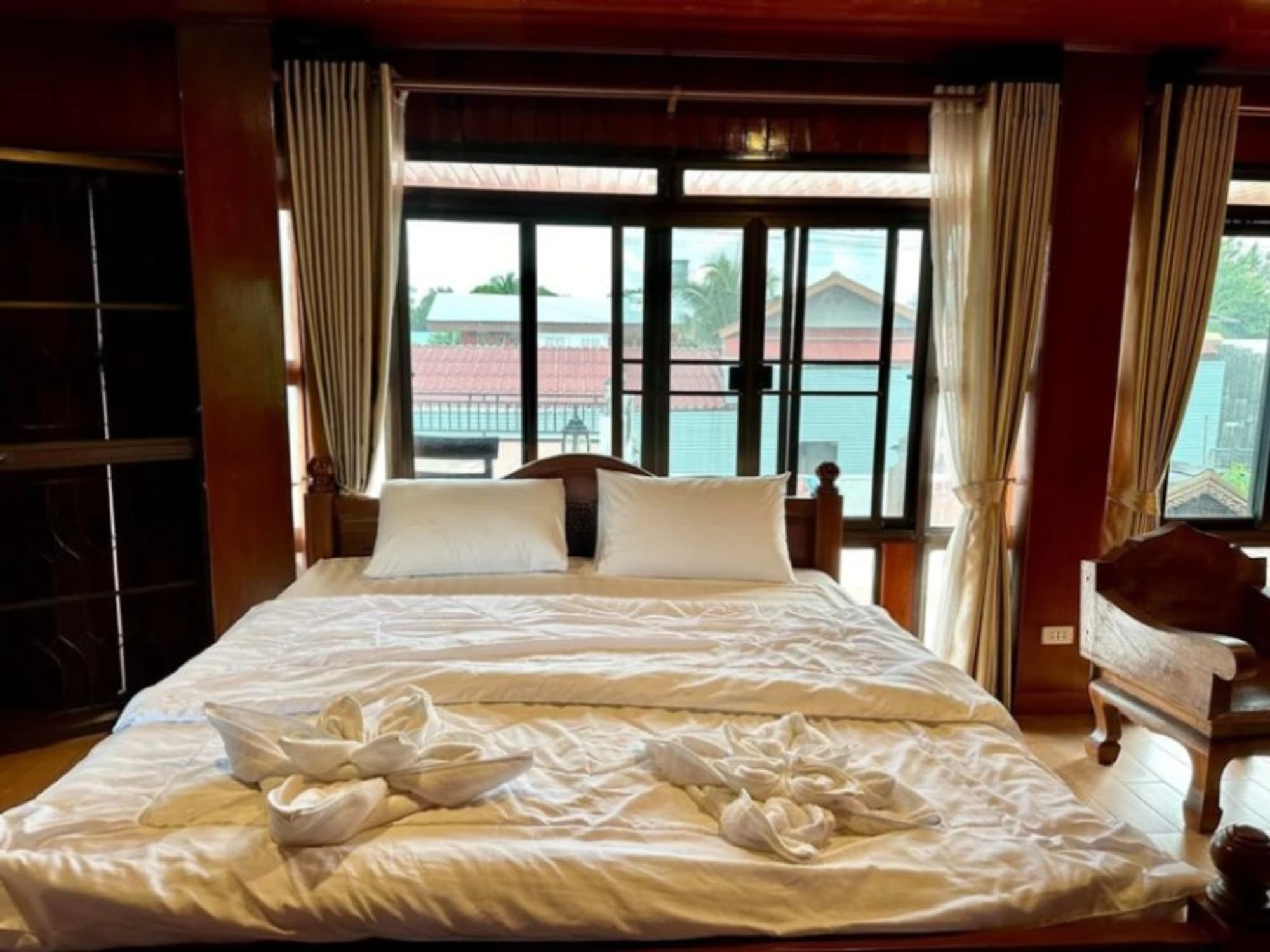 6 Bedroom House for rent in Chiang Mai - Image 7