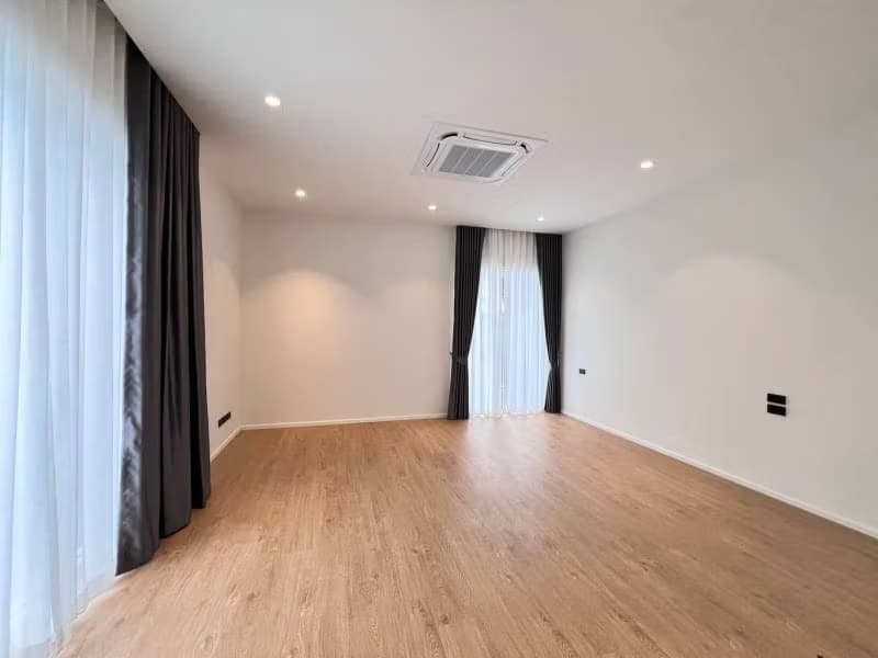 4 Bed House for Rent and Sale in Hang Dong