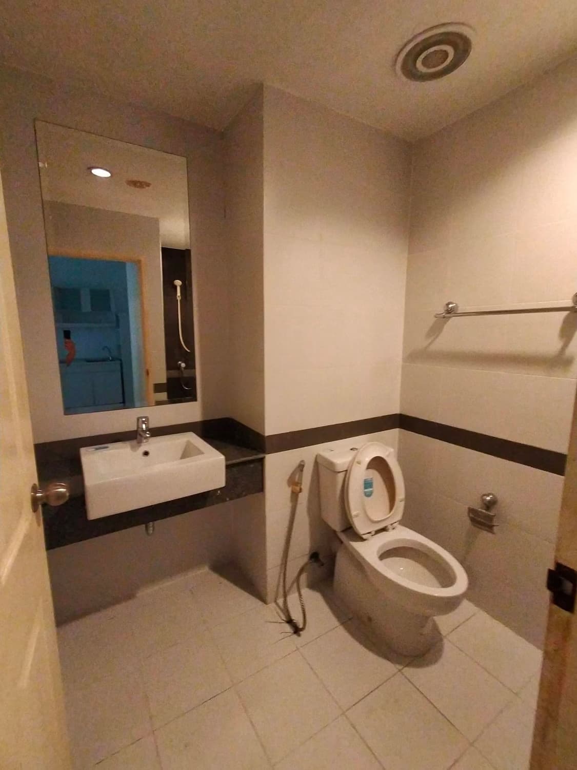 2 Bed Condo for Sale  Near Phra Ram 9 MRT - Image 6