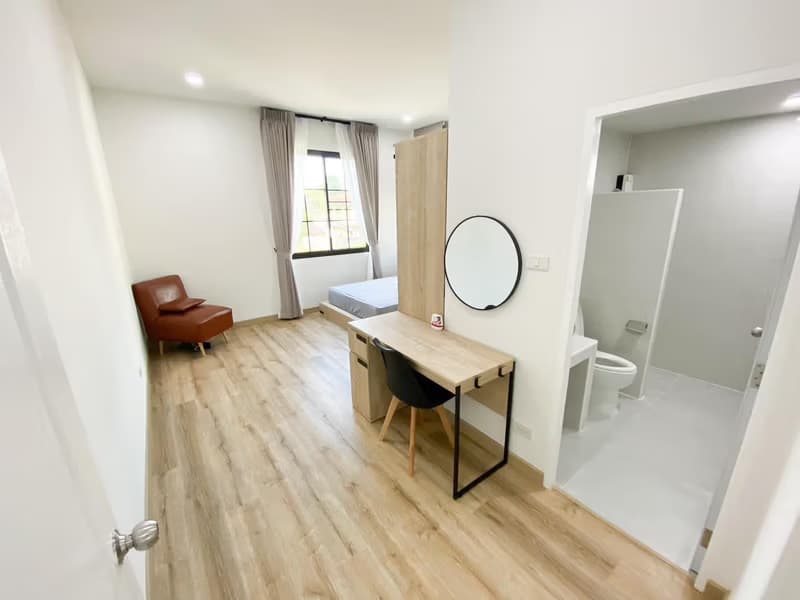 5 Bed House for Rent in Hang Dong District