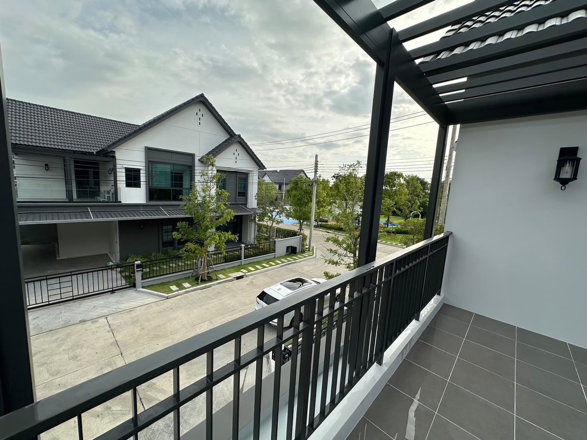 4 Bed House for Rent and Sale in Bang Phli - Image 12