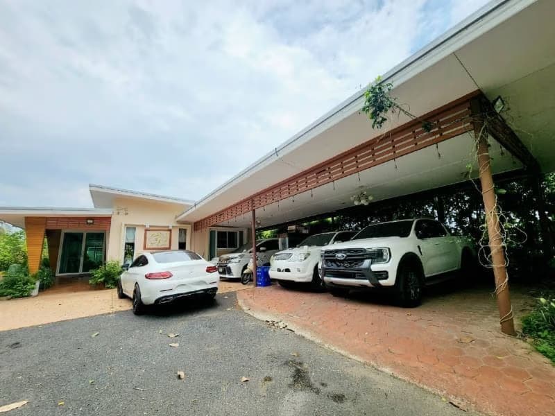 5 Bed House for Rent in Hang Dong District