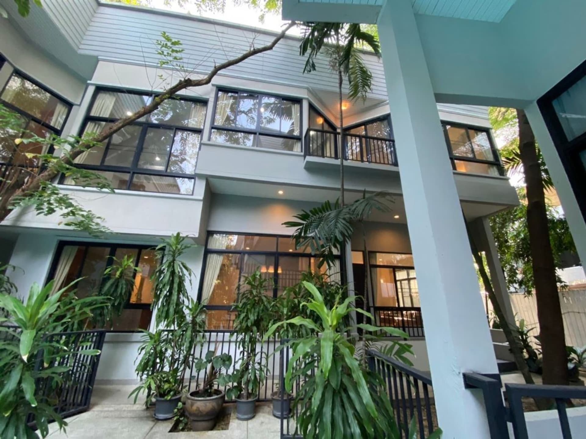 4 卧室 别墅 用于 出租 在 Khlong Toei - Image 1