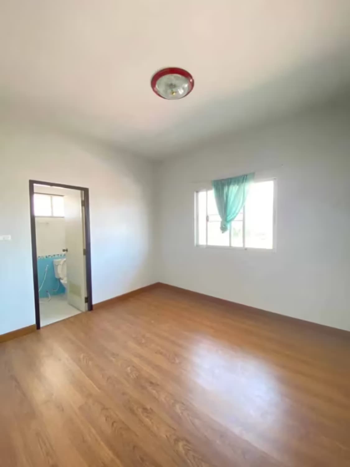 4 Bedroom House - Image 11