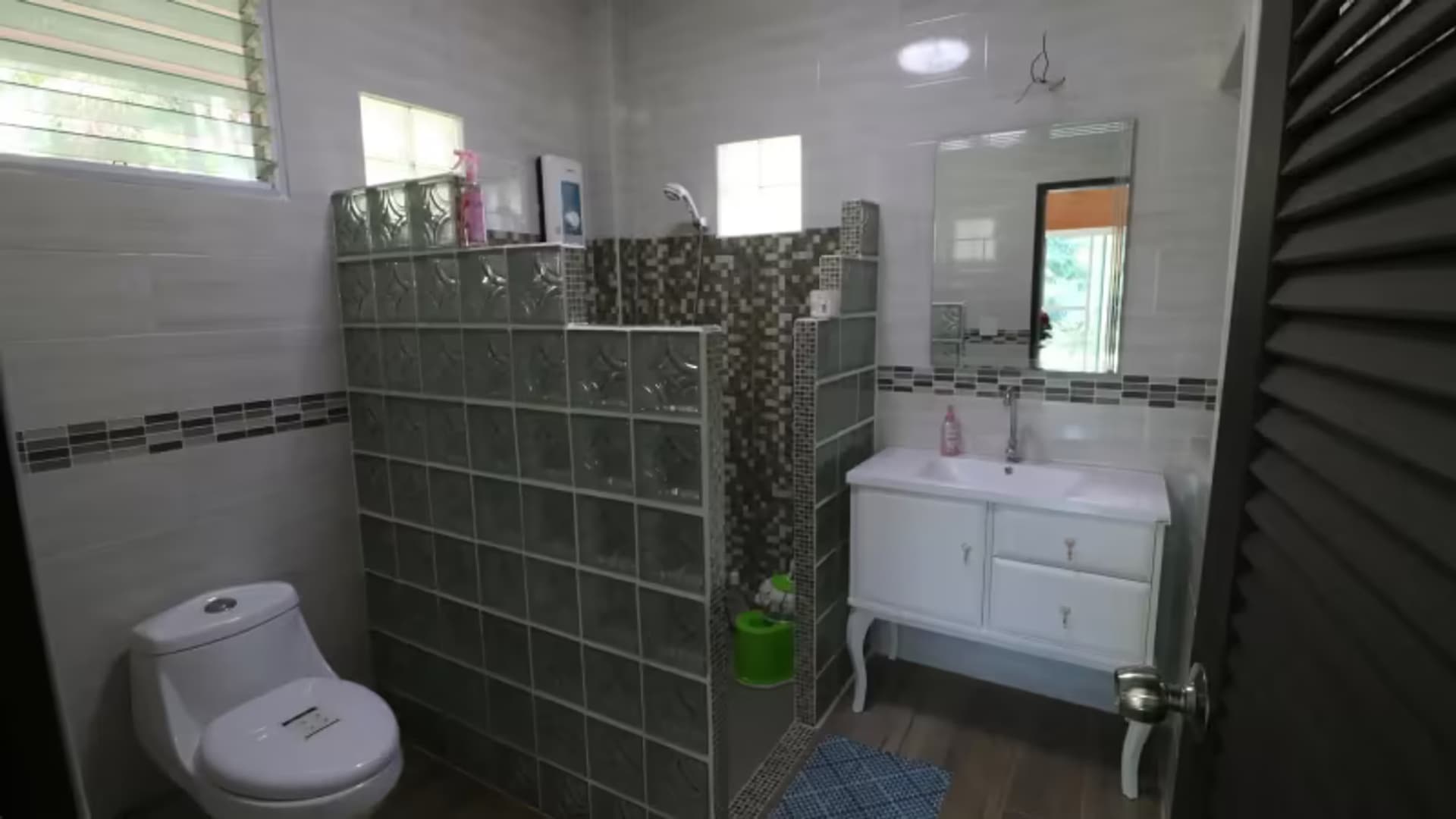 4 Bedroom House - Image 6