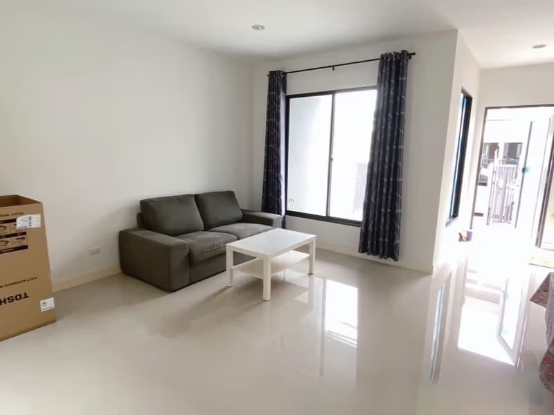3 Bed Townhouse for Sale in Bang Phli