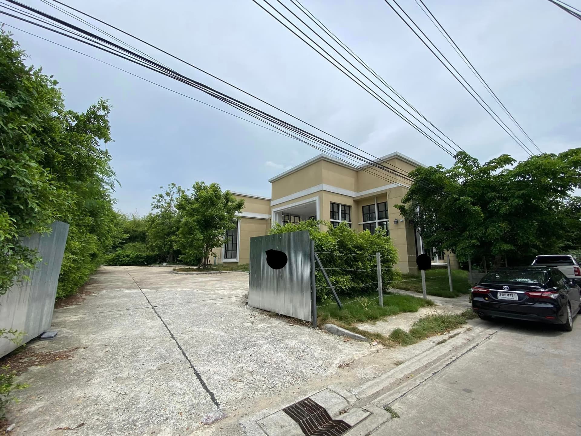 Land for rent with building in Bearing area. - Image 1