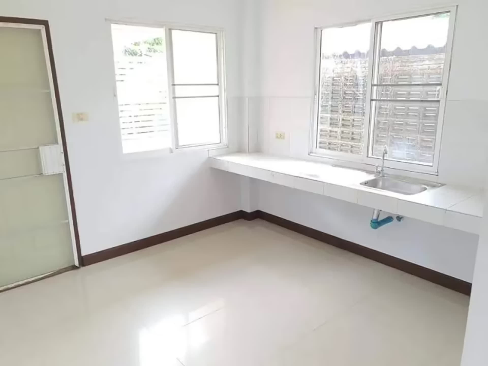 2 Bedroom House - Image 7