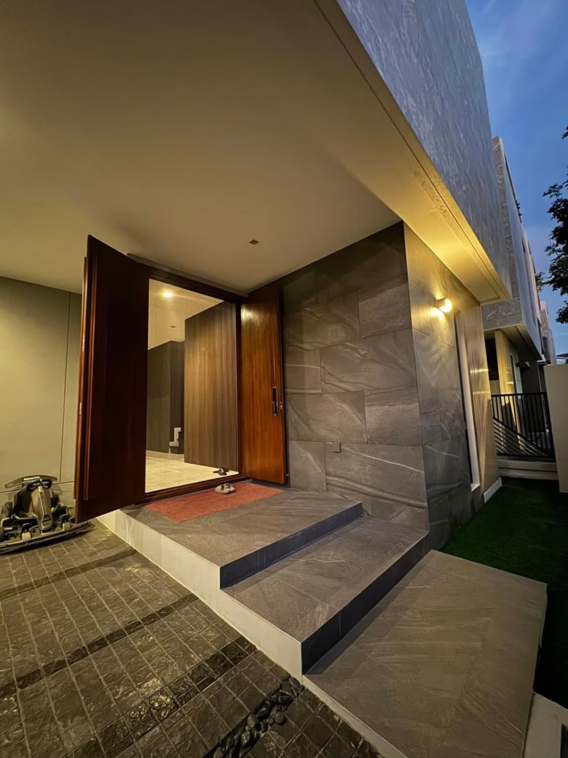 4 Bed House for Rent in Saphan Sung - Image 12
