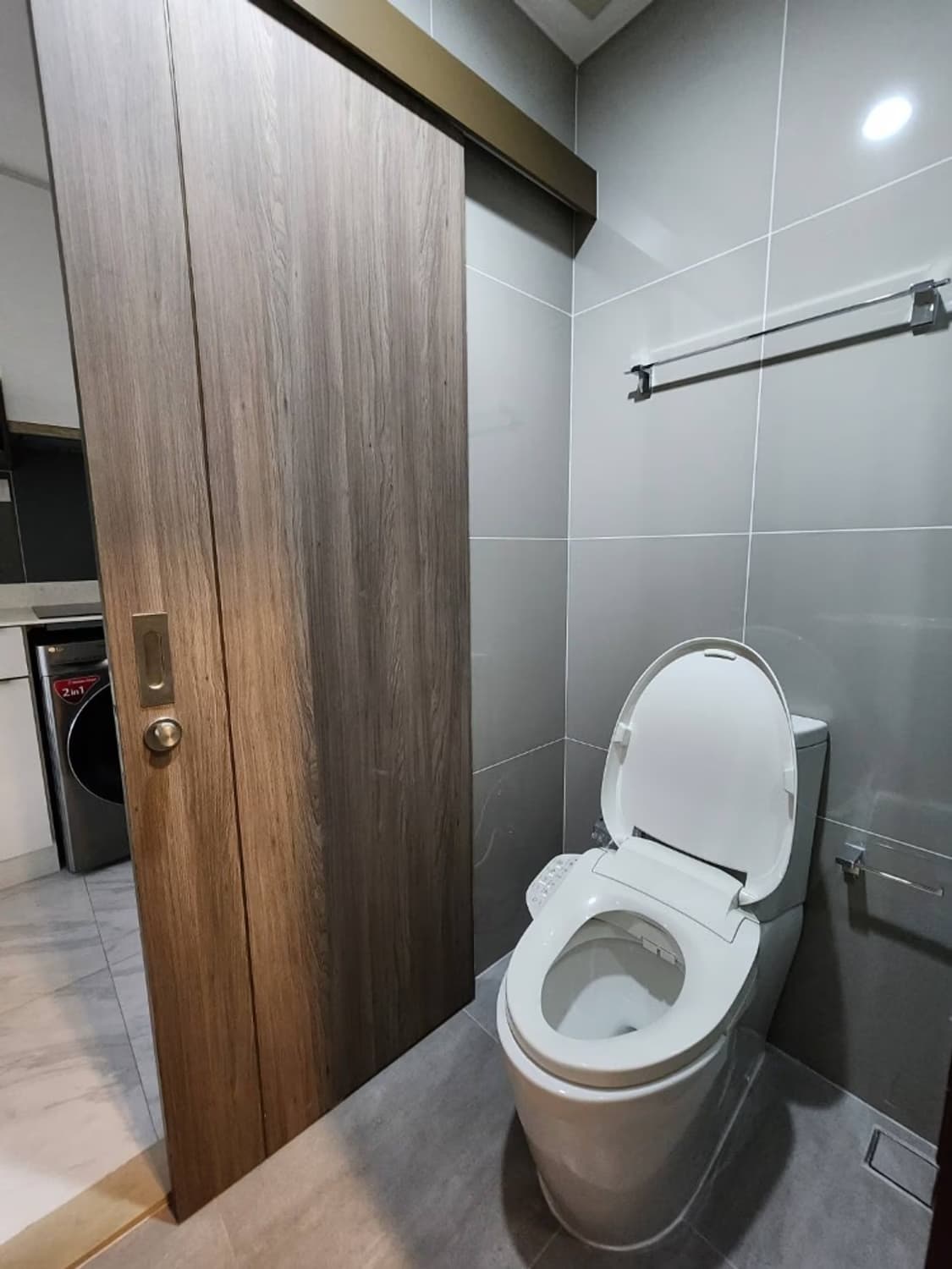 2 Bed Condo for Sale in Huai Khwang - Image 9