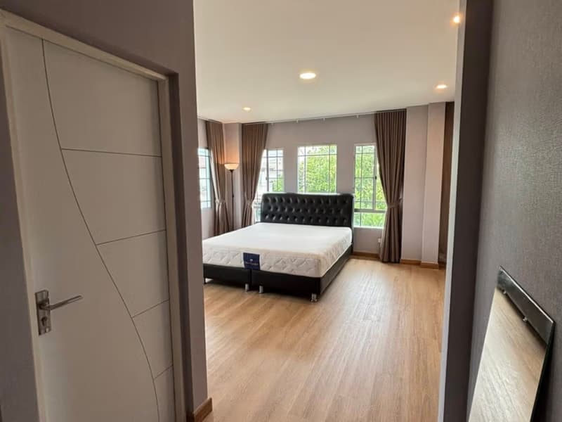 3 Bed House for Rent in Prawet
