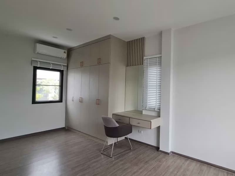3 Bed House for Rent in Bang Phli