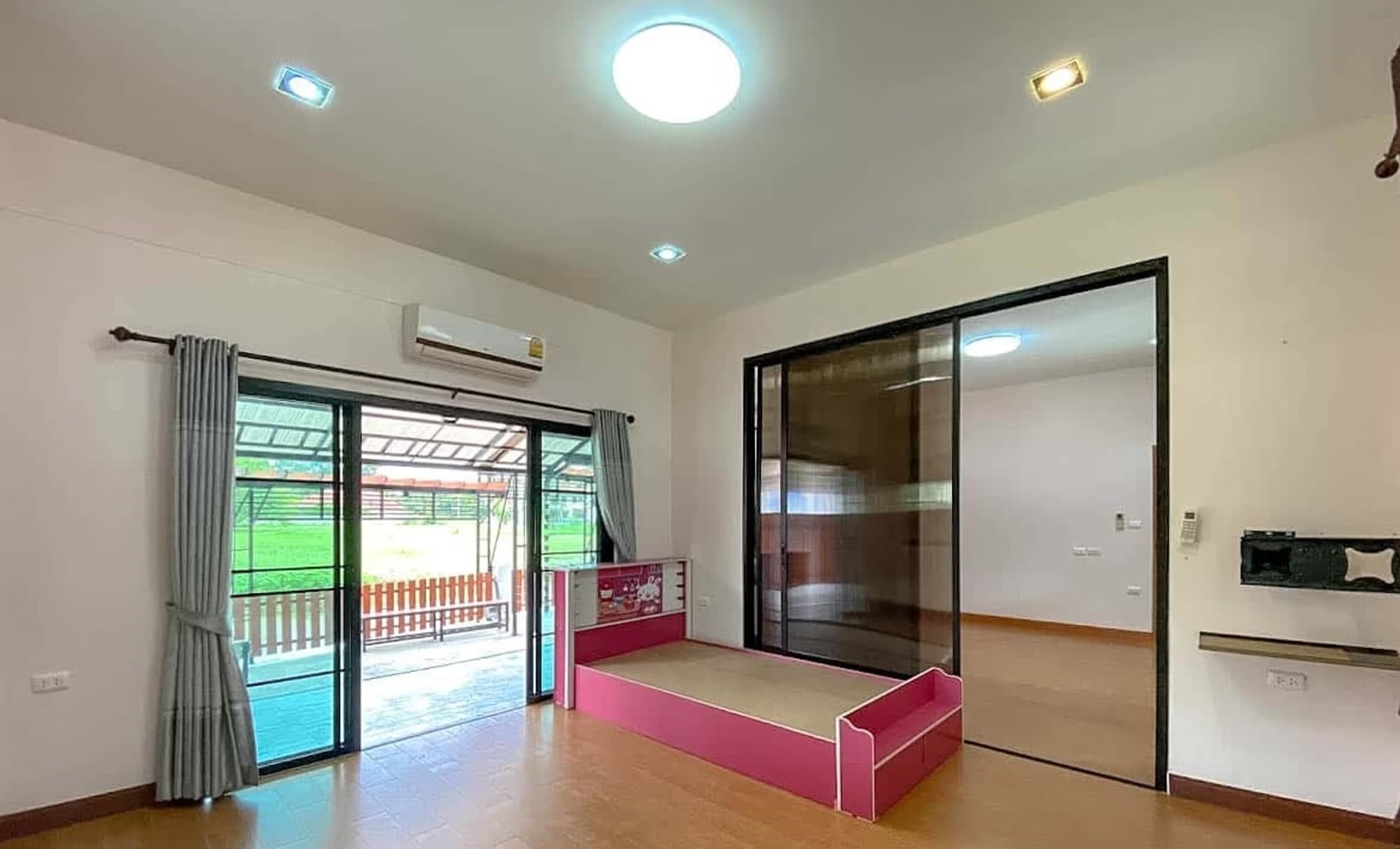4 Bedroom House - Image 11