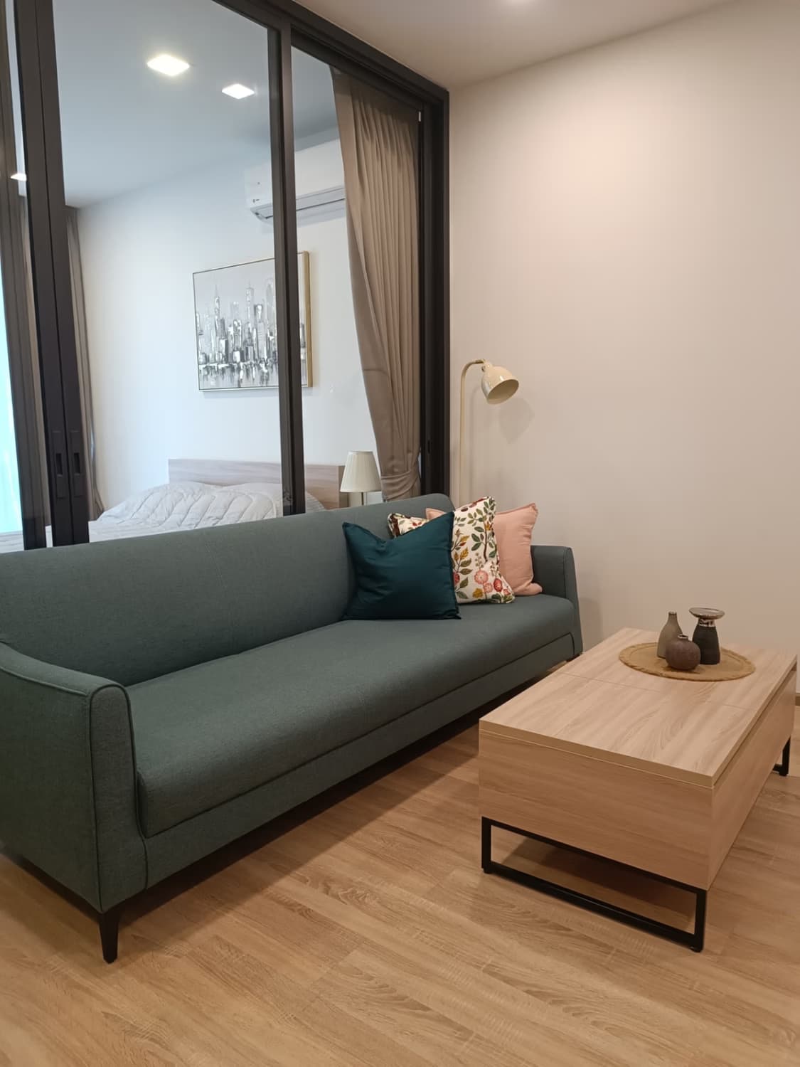 1 Bed Condo for Rent in Phaya Thai - Image 1