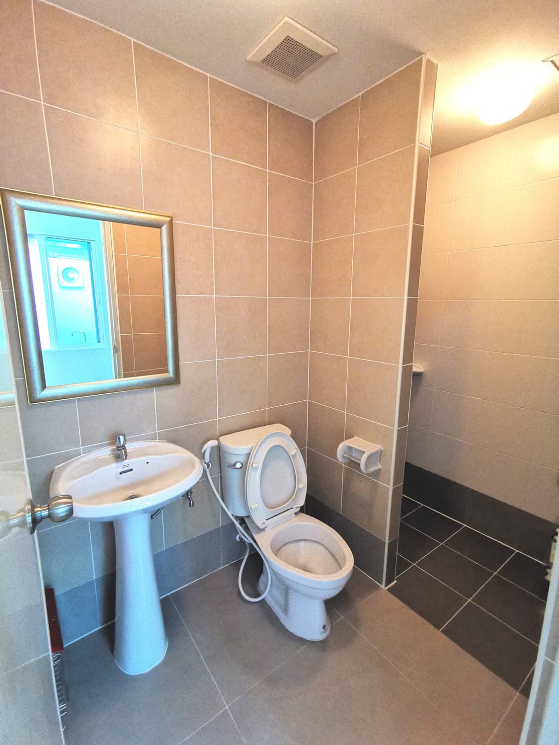 3 Bed Townhouse for Rent in Saraphi - Image 7