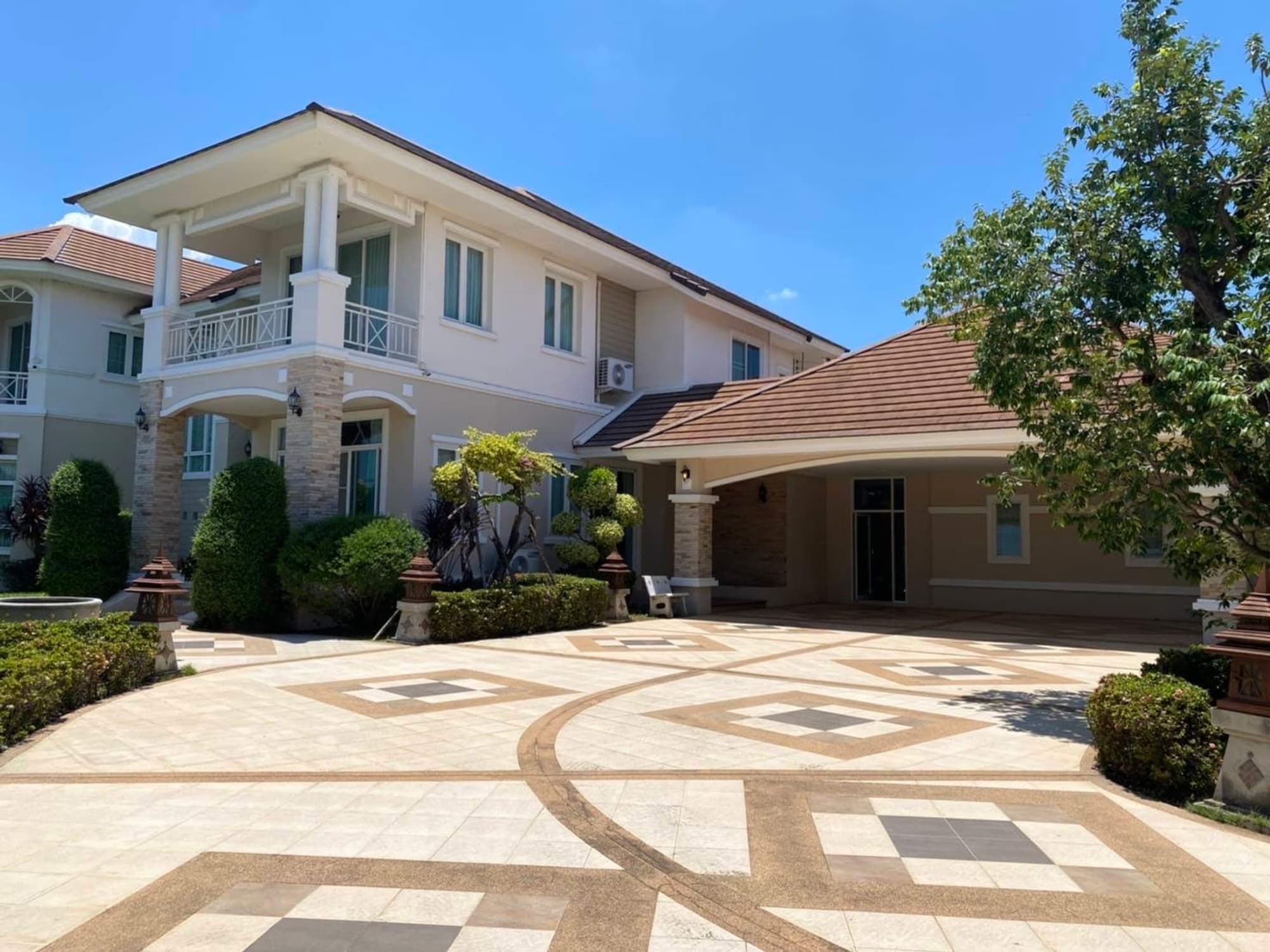 5 Bed House for Rent and Sale in San Sai - Image 1