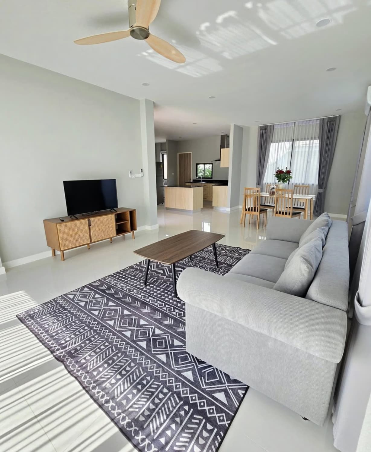 3 Bed House for Rent in Hang Dong - Image 2
