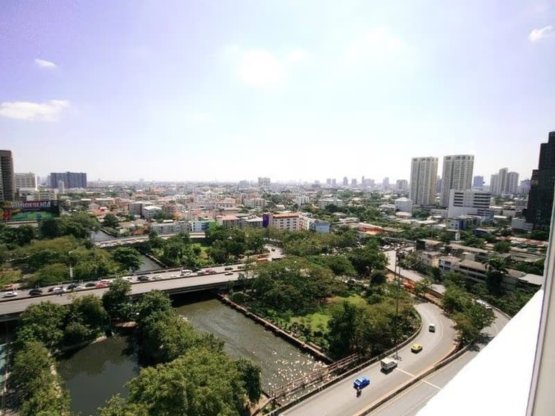 Condo for Rent at Supalai Park Ekkamai - Thonglor