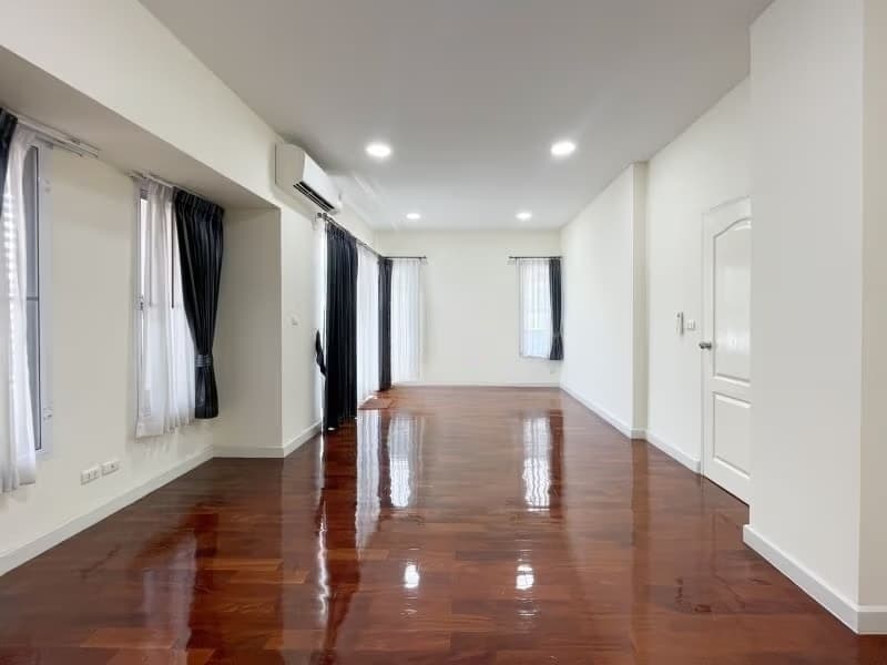 4 Bed House for Sale in Prawet