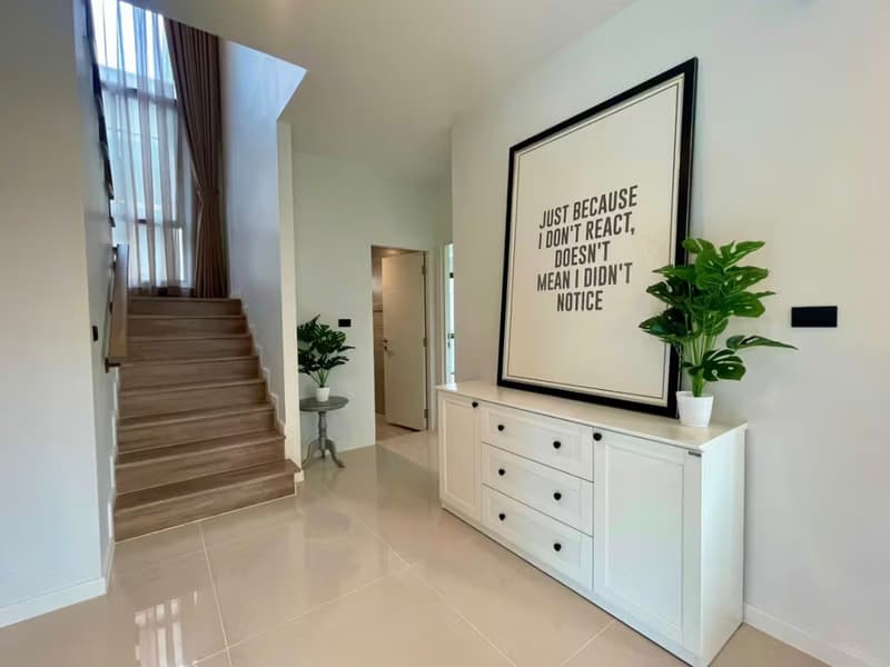 4 Bed House for Rent in Bang Kapi