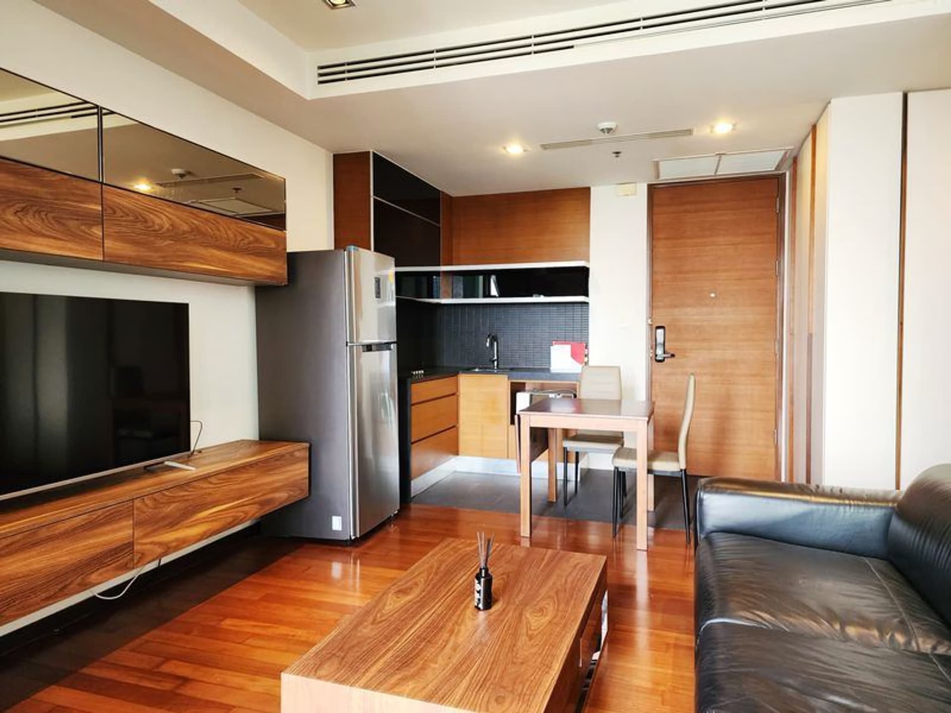 2 Bed Condo for Rent in Khlong Toei - Image 2