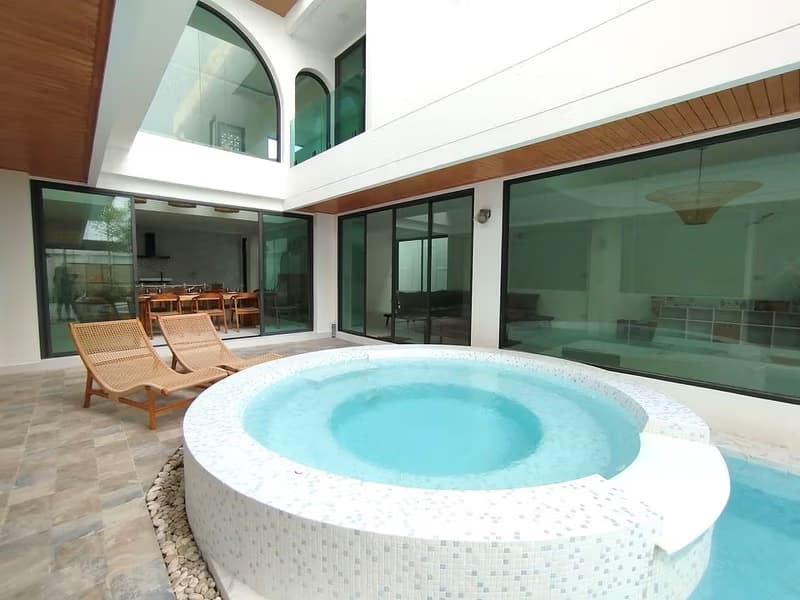 7 Bed House for Sale in San Sai District