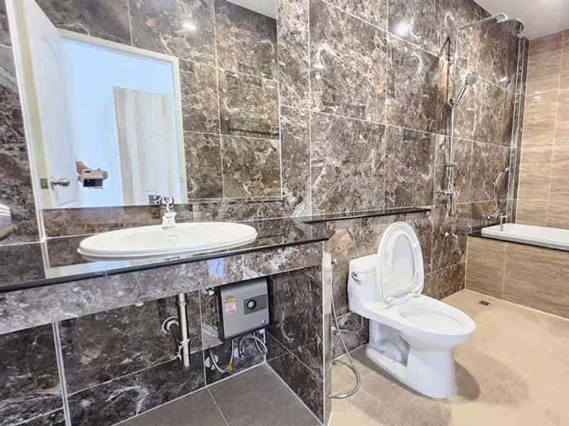 4 Bed Townhouse for Rent and Sale in Hang Dong